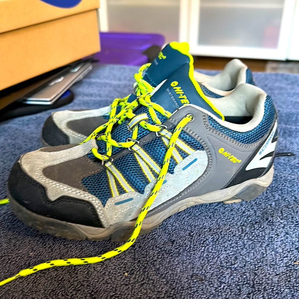 Hi-tec waterproof hiking sneakers size 4 - barely used